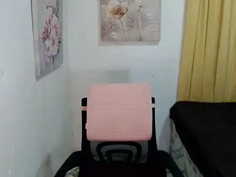 Snapshot of fuckerfriendsxx chatting on 16, 11, 2025 fuckerfriendsxx online show from 16, 11, 2025