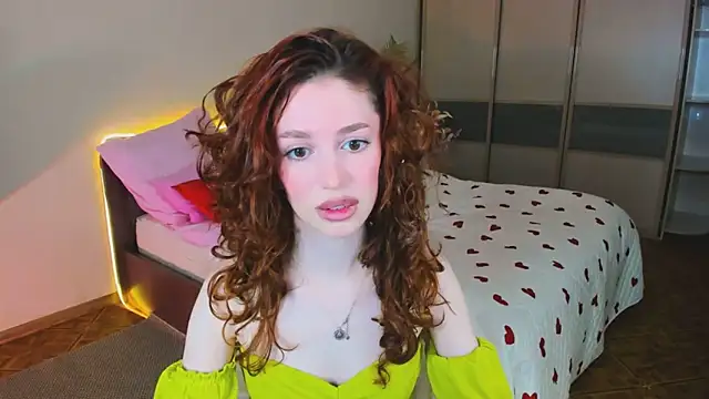 ChristinaConteeree online show from 10, 4, 2026