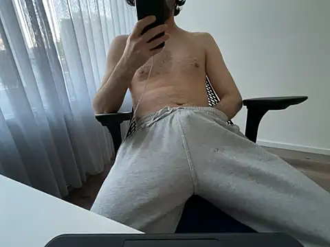 Snapshot of Frankieyyy1 chatting on 9, 5, 2026 Frankieyyy1 online show from 9, 5, 2026