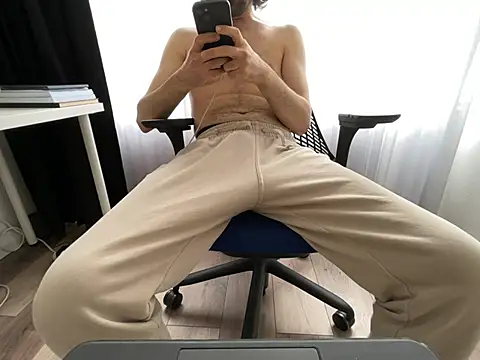 Snapshot of Frankieyyy1 chatting on 12, 6, 2026 Frankieyyy1 online show from 12, 6, 2026