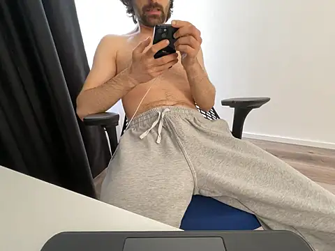Snapshot of Frankieyyy1 chatting on 8, 5, 2026 Frankieyyy1 online show from 8, 5, 2026