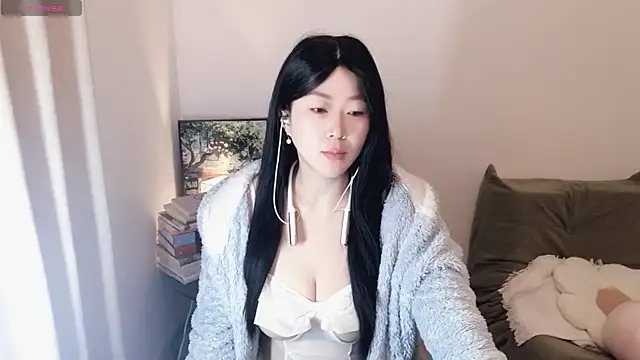 Snapshot of Emmaq996 chatting on 17, 12, 2025 Emmaq996 online show from 17, 12, 2025