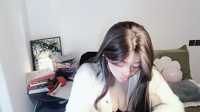 Snapshot of Emmaq996 chatting on 11, 11, 2025 Emmaq996 online show from 11, 11, 2025