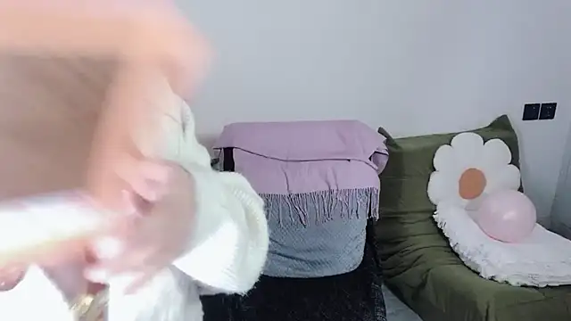 Snapshot of Emmaq996 chatting on 25, 10, 2025 Emmaq996 online show from 25, 10, 2025