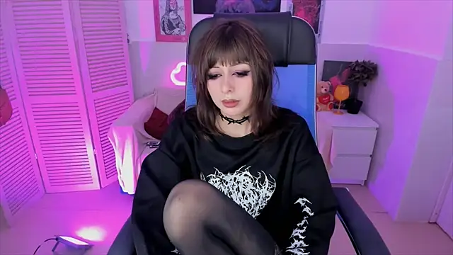 CrystallBloom online show from 5, 11, 2025