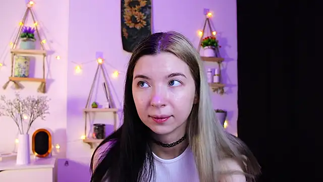 EmmieBlade online show from 8, 10, 2025