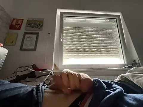 xmilolivex online show from 14, 4, 2026