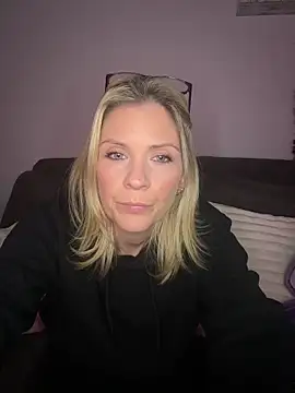 Lexi-Lux-X online show from 7, 1, 2026