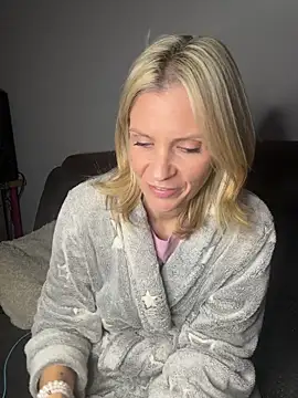 Lexi-Lux-X online show from 3, 11, 2025