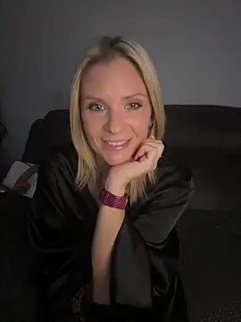 Lexi-Lux-X online show from 10, 11, 2025