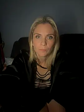 Snapshot of Lexi-Lux-X chatting on 23, 10, 2025 Lexi-Lux-X online show from 23, 10, 2025