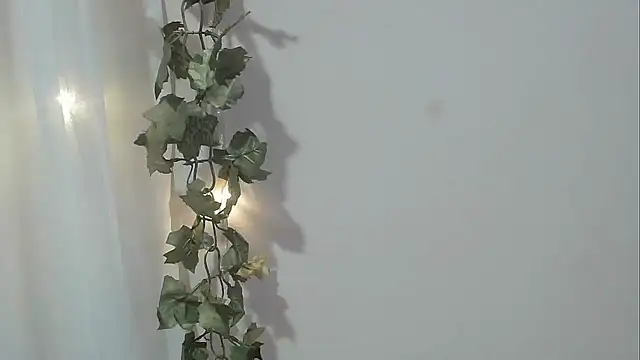 Snapshot of angelainparis28 chatting on 13, 11, 2025 angelainparis28 online show from 13, 11, 2025