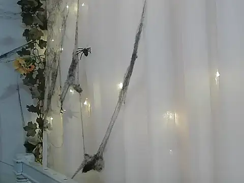 Snapshot of angelainparis28 chatting on 27, 10, 2025 angelainparis28 online show from 27, 10, 2025