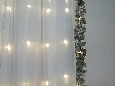 Snapshot of angelainparis28 chatting on 21, 11, 2025 angelainparis28 online show from 21, 11, 2025