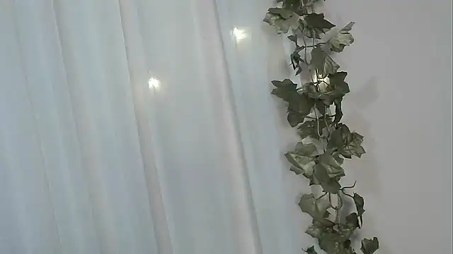 Snapshot of angelainparis28 chatting on 11, 11, 2025 angelainparis28 online show from 11, 11, 2025