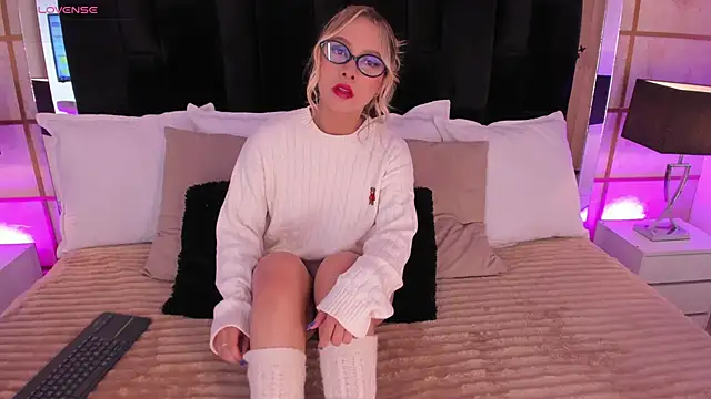 GretaVelvet online show from 4, 12, 2025