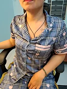 Snapshot of Bee_sweet chatting on 6, 11, 2025 Bee sweet online show from 6, 11, 2025