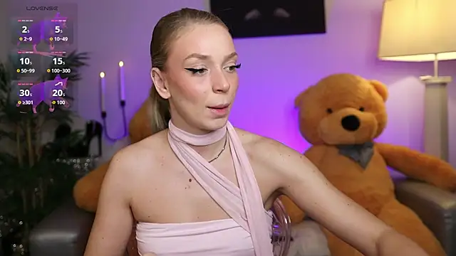 NovaHollisx online show from 4, 12, 2025