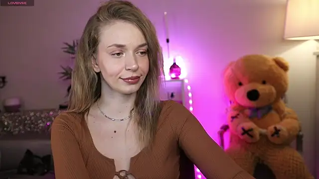 NovaHollisx online show from 22, 4, 2026