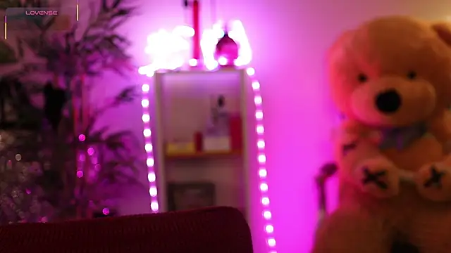 NovaHollisx online show from 5, 4, 2026