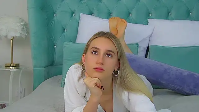 VictoriaHopsons online show from 5, 10, 2025