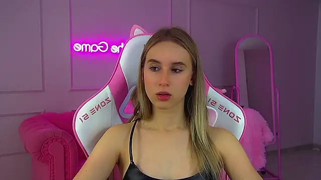 VictoriaHopsons online show from 22, 11, 2025