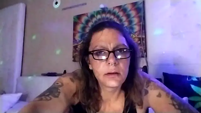 Snapshot of SparklesB1tch chatting on 27, 4, 2026 SparklesB1tch online show from 27, 4, 2026