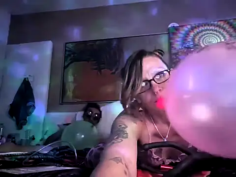 SparklesB1tch online show from 8, 4, 2026