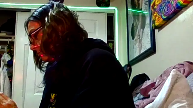 SparklesB1tch online show from 16, 12, 2025