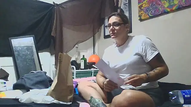 SparklesB1tch online show from 4, 11, 2025