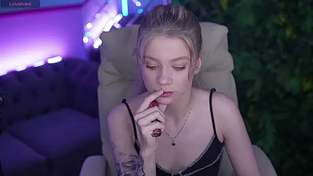 SandyLayy online show from 11, 5, 2026