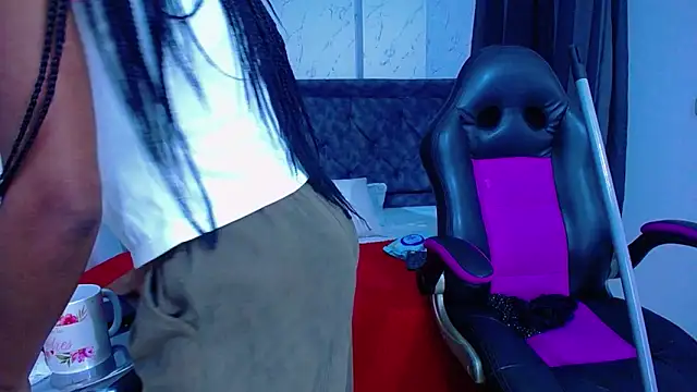 mia  thomson  online show from 27, 11, 2025