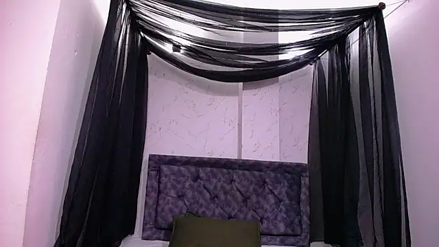 mia  thomson  online show from 20, 12, 2025