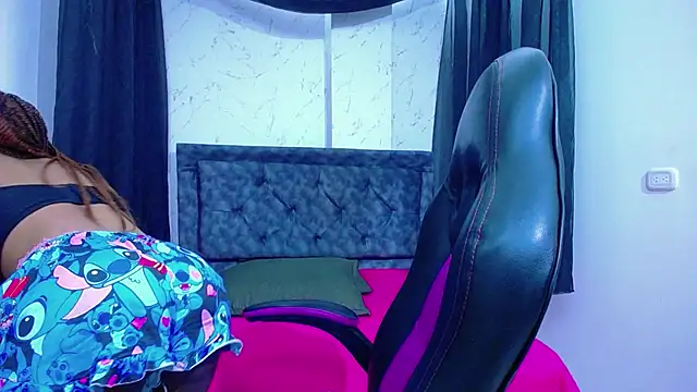 mia  thomson  online show from 7, 1, 2026