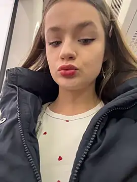 KittyQueeny online show from 15, 12, 2025