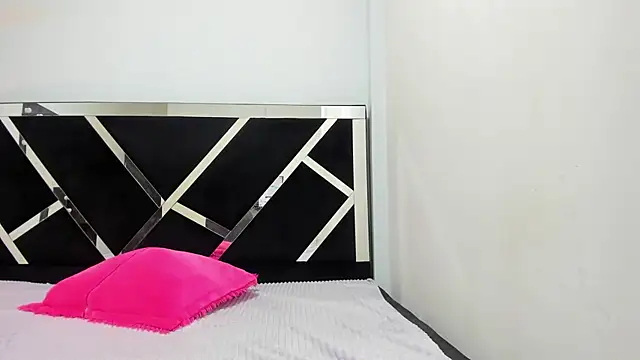 Snapshot of iisabella_noa chatting on 1, 12, 2025 iisabella noa online show from 1, 12, 2025