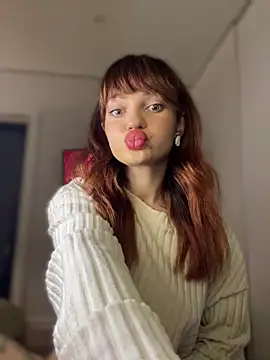 SaraLow online show from 23, 11, 2025