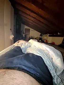 Snapshot of giova17cm chatting on 24, 10, 2025 giova17cm online show from 24, 10, 2025