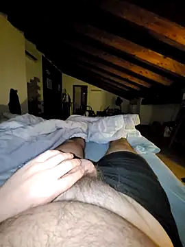 Snapshot of giova17cm chatting on 21, 10, 2025 giova17cm online show from 21, 10, 2025