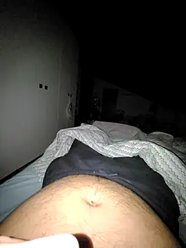 Snapshot of giova17cm chatting on 23, 10, 2025 giova17cm online show from 23, 10, 2025