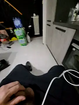 Snapshot of giova17cm chatting on 19, 11, 2025 giova17cm online show from 19, 11, 2025