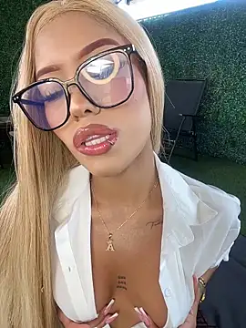 MystiqueXXX online show from 18, 4, 2026