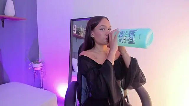 Mia Gil  online show from 3, 10, 2025
