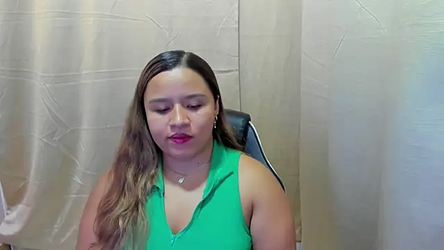 Snapshot of ElaBourn_ chatting on 7, 5, 2026 ElaBourn online show from 7, 5, 2026