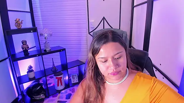 ElaBourn  online show from 12, 11, 2025