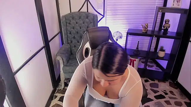 ElaBourn  online show from 10, 10, 2025