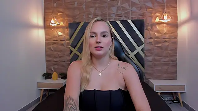 Emmaa white  online show from 18, 12, 2025