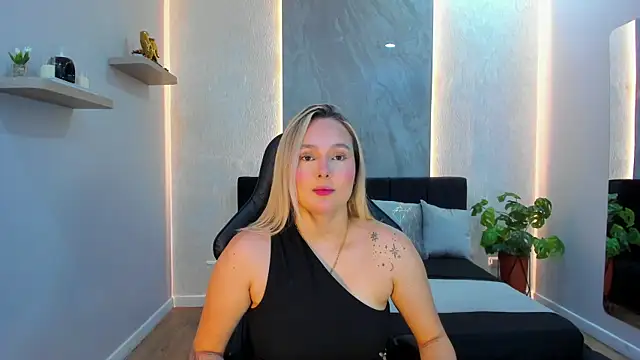 Snapshot of Emmaa_white_ chatting on 4, 7, 2026 Emmaa white online show from 4, 7, 2026
