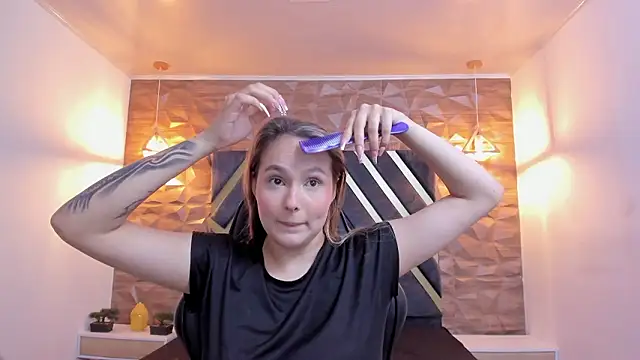 Emmaa white  online show from 25, 2, 2026