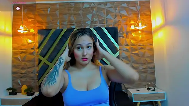 Emmaa white  online show from 14, 10, 2025